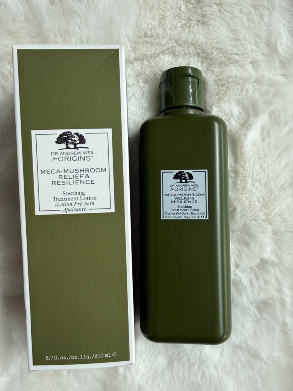 Origins Mega-Mushroom Soothing Treatment Lotion - Olive Green
